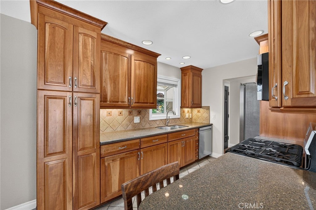 5051 Sisson Drive, Huntington Beach CA 92649 - Photo 8