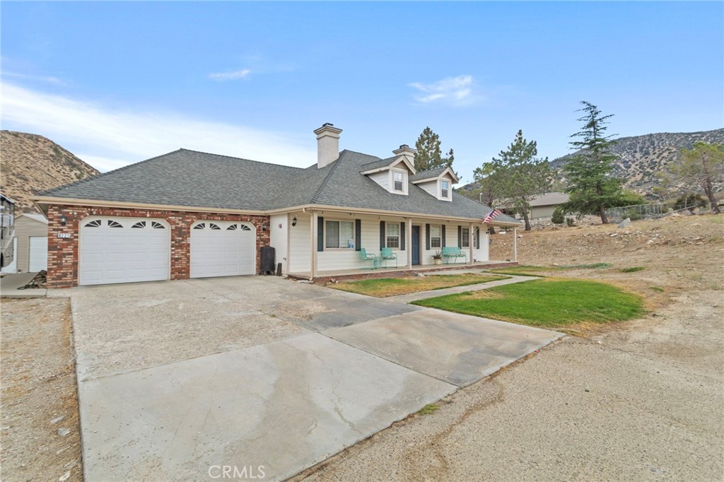 Beautiful upgraded Country desert style, Split floor plan home with 2 acres in total, 3 large bedrooms, 3 large bathrooms, Formal dining room or office, eat in kitchen/ country kitchen, newer appliances, flooring and roof. This home has Plenty of storage inside and out. This home is on Paved road, with an automatic Solar powered gate opener. Main property fully fenced, Privately owned Well with whole house water softening system, Freshly cleaned Septic tank, Solar, NATURAL GAS ( no propane) Recreational/RV Dump area, 20' Storage container, Flat and mostly level Topography, room for all your toys, vehicles and animal needs. This home will not disappoint with beautiful serene nature views, 4 seasons to make you feel at home. An oversized Built in Wood burning stove, central Air and heat, and a 30'X 30' totaling 1500sqft Steal building as well. There are no limits your mind can't reach with this stunning property!
This property is being sold by Seller/agent