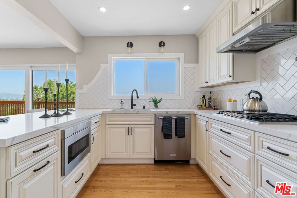 Photo of 4113 Don Diablo Drive, Los Angeles, CA 90008 (MLS # 25555061)