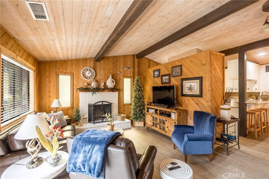 824 Mountain Lane