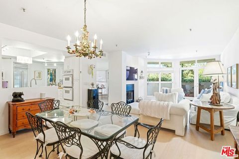 Photo of 2115 3rd Street #102, Santa Monica, CA 90405 (MLS # 26703753)