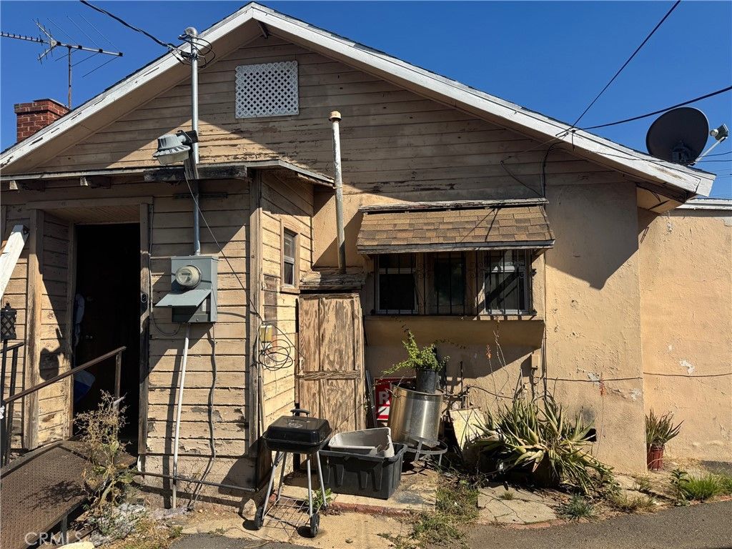 Photo of 633 S Downey Rd, Los Angeles, CA 90023 (MLS # OC25244007)