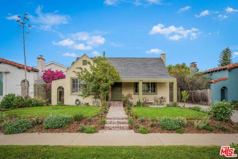 Photo of 1514 S Genesee Avenue, Los Angeles, CA 90019 (MLS # 26102284)