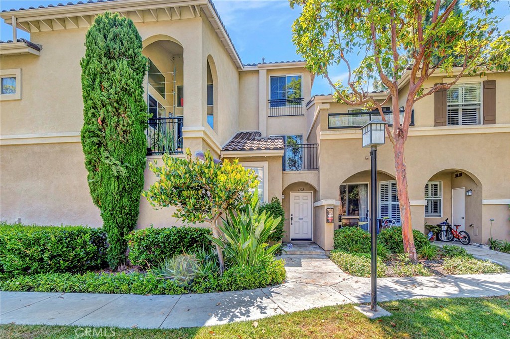Discover comfortable living in this wonderful townhome in prestigious Irvine. This beautifully appointed unit features all appliances included and comes with the convenience of a tandem carport for secure parking. Located in the highly sought-after Oak Creek community, residents enjoy access to an impressive array of resort-style amenities including multiple swimming pools, relaxing spas, tennis courts, basketball courts, volleyball courts, a community gym, and beautifully maintained parks and playgrounds. The complex features lush landscaping with serene water views and flowing fountains that create a peaceful, park-like atmosphere.
This prime location places you just steps away from the Oak Creek Shopping Center, where you’ll find everything from gourmet groceries at Gelson’s Market to diverse dining options and essential services including Walgreens and fitness facilities. The community is served by top-rated Irvine Unified School District schools, making it ideal for families, while the convenient location provides easy access to major freeways and puts you just minutes from the world-renowned Irvine Spectrum Center with its 150+ stores, restaurants, and entertainment venues. Living in this part of Irvine means embracing the perfect blend of suburban tranquility and urban convenience, with Oak Creek’s master-planned community offering the safety, amenities, and quality of life that make Irvine one of California’s most desirable places to call home.