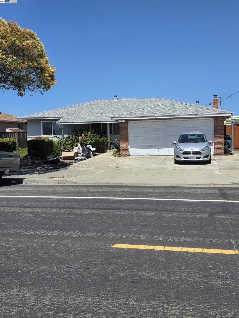 PERGO FLOORS IN THE KITCHEN AND SUNROOM. HARDWOOD FLOORS THROUGH OUT OF THE HOUSE. KITCHEN AND BATHROOM REMODELED AND UP DATED SOME YEARS AGO