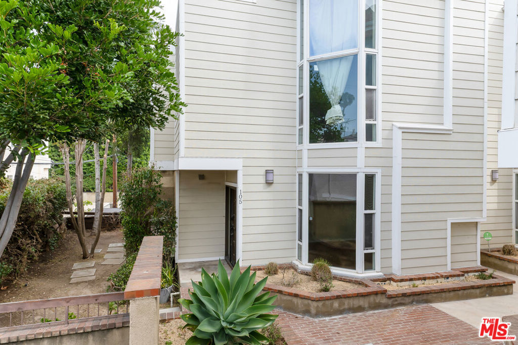 1717 Stoner Avenue 105