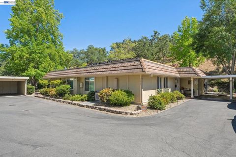 Photo of 2029 Ptarmigan Dr Dr #2, Walnut Creek, CA 94595 (MLS # 41140331)