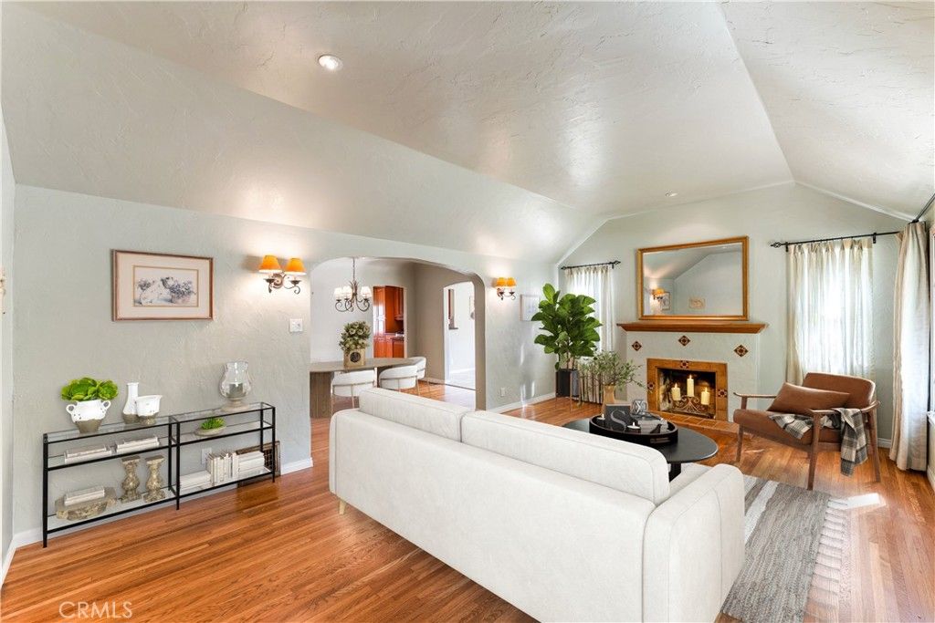 Photo of 1358 Idlewood Road, Glendale, CA 91202 (MLS # SR25236724)