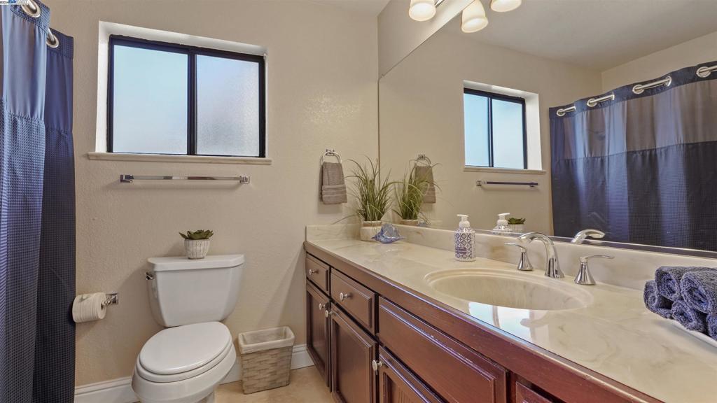 DISCOVERY  BAY - Residential