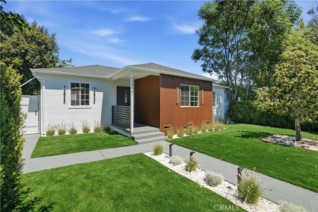 Photo of 17721 Burbank Blvd, Encino, CA 91316 (MLS # SR26066682)