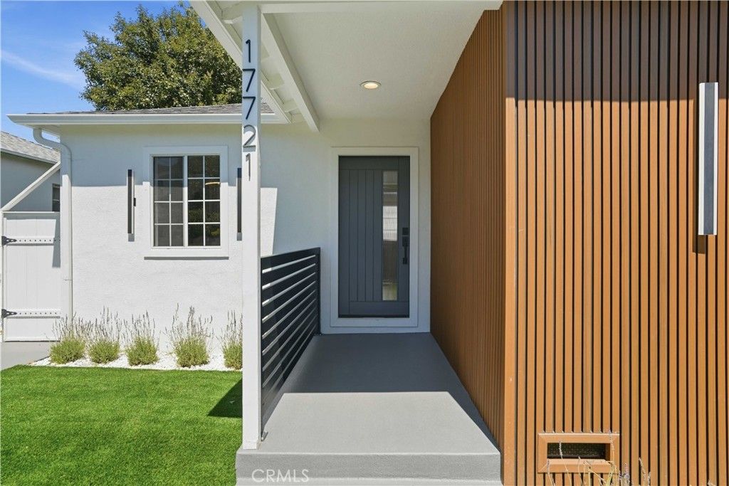 Photo of 17721 Burbank Blvd, Encino, CA 91316 (MLS # SR26066682)