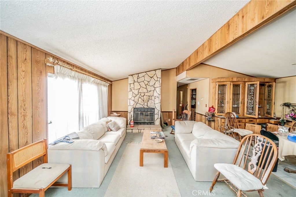 19384 El Rivino Road