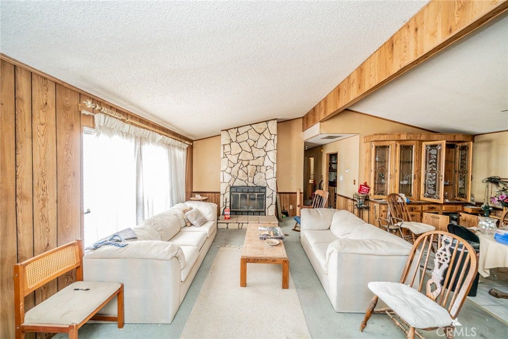 19384 El Rivino Road