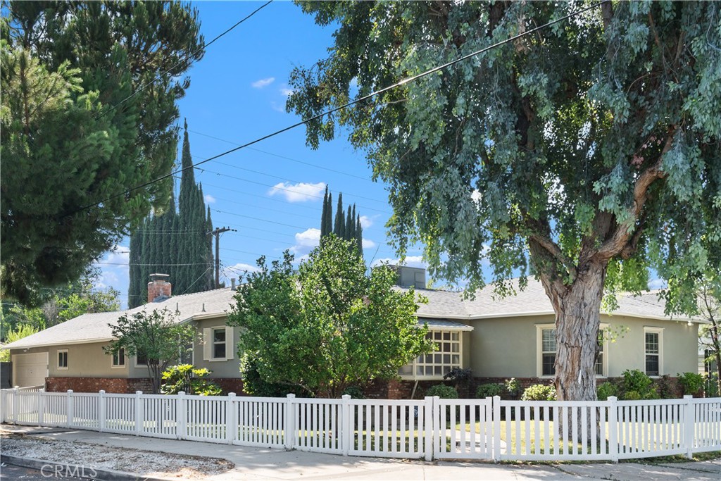Beautiful Corner-Lot Home with Pool & Prime Location Near Ventura Blvd. Situated on a desirable corner lot, this stunning 3-bedroom, 3-bathroom home is truly move-in ready. The spacious open-concept kitchen features a large marble center island, breakfast bar seating, stainless steel appliances, and a professional gas range — perfect for cooking, entertaining, or enjoying casual family meals. A charming decorative red brick fireplace in the dining area adds warmth and character, making it an inviting space for memorable family dinners or gatherings with friends. The kitchen flows seamlessly into the dining and family room, creating a bright, connected living space.
Step outside to your private backyard oasis, complete with a gated swimming pool, vegetable garden, and multiple lounging areas for relaxation or entertaining. Located just minutes from Ventura Blvd’s shops, restaurants, and cafes, this home offers the perfect blend of comfort, style, and convenience. Don’t miss your opportunity to live your best life in this special home — schedule your private tour today!