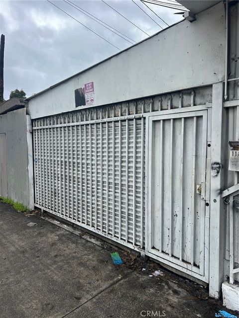 1180 E Vernon Los Angeles CA 90011