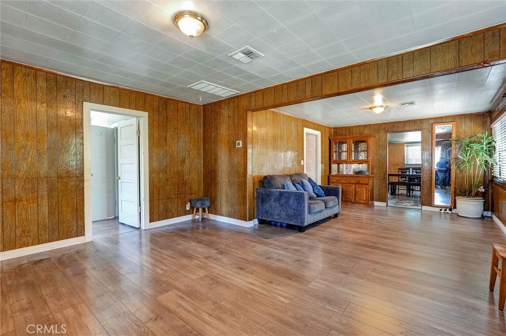 10555 CAYUGA