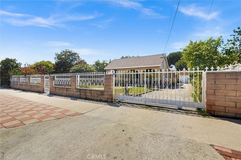 Photo of 10555 CAYUGA AVE, Pacoima, CA 91331 (MLS # SR26158011)