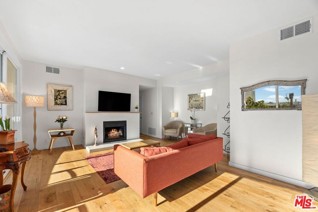 Photo of 11535 Rochester Avenue #302, Los Angeles, CA 90025 (MLS # 26639259)