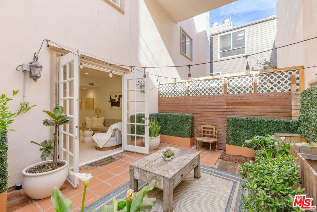 Photo of 11963 Mayfield Avenue #102, Los Angeles, CA 90049 (MLS # 26637011)