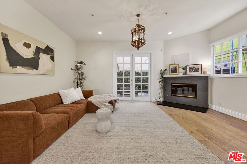 11963 Mayfield Avenue 102