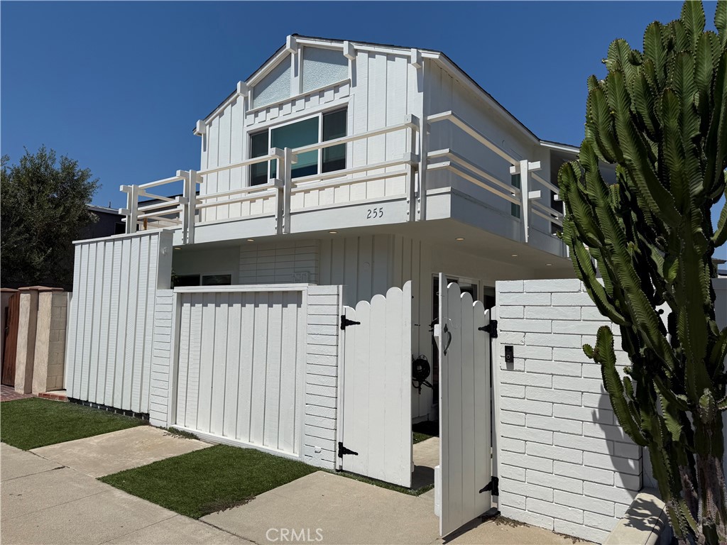 255 Colton Street is an amazing furnished rental close to the beach. This 4 bedroom and 2.5 bath home is beautifully upgraded with a chic, elegant and beachy vibe. Open floor plan that is light and bright, upgraded chef’s kitchen, luxurious primary suite, spacious secondary bedrooms and tastefully remodeled bathrooms are just a few of the items that make this an ideal home. This is Newport Beach living at it’s BEST. Two car garage with laundry included.