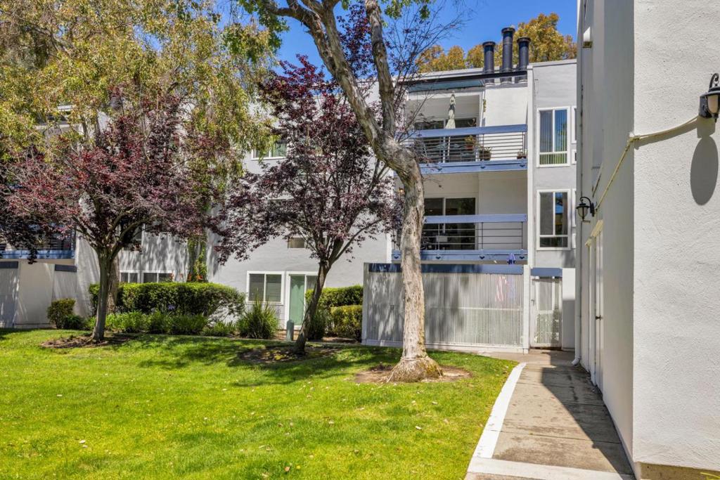 1033 Shell Boulevard 7