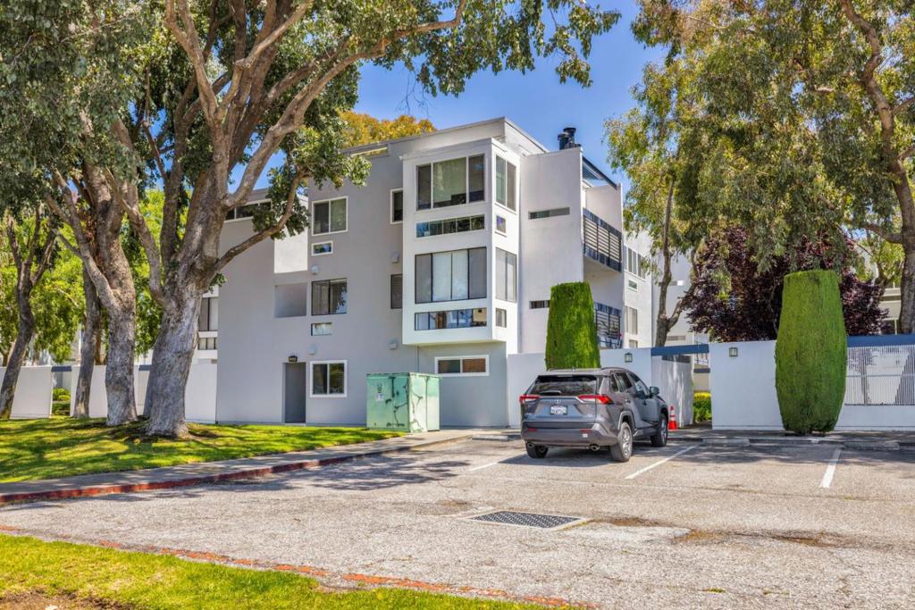 1033 Shell Boulevard 7