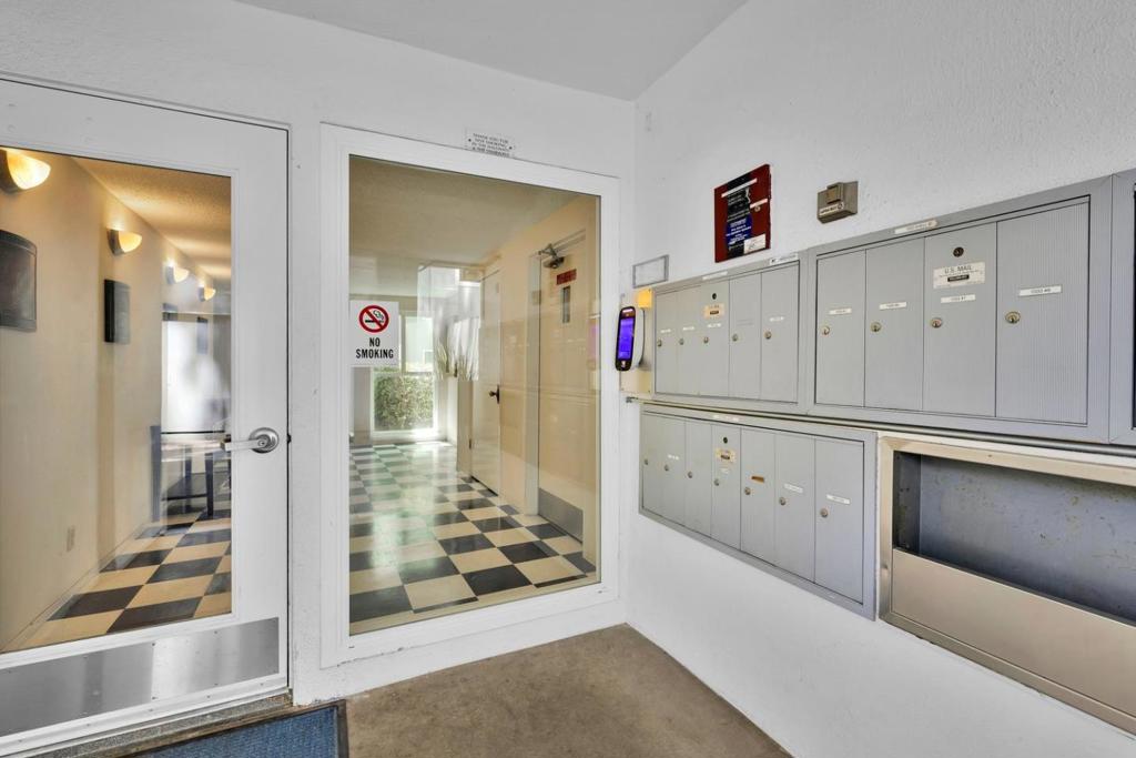 1033 Shell Boulevard 7