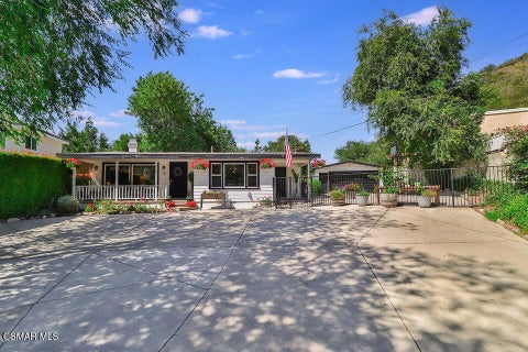 Photo of 279 Lake Sherwood Drive, Lake Sherwood, CA 91361 (MLS # 226002629)