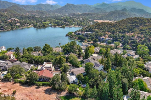 Photo of 279 Lake Sherwood Drive, Lake Sherwood, CA 91361 (MLS # 226002629)
