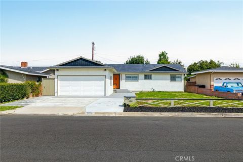 Photo of 2129 W Harle Ave, Anaheim, CA 92804 (MLS # PW26070553)