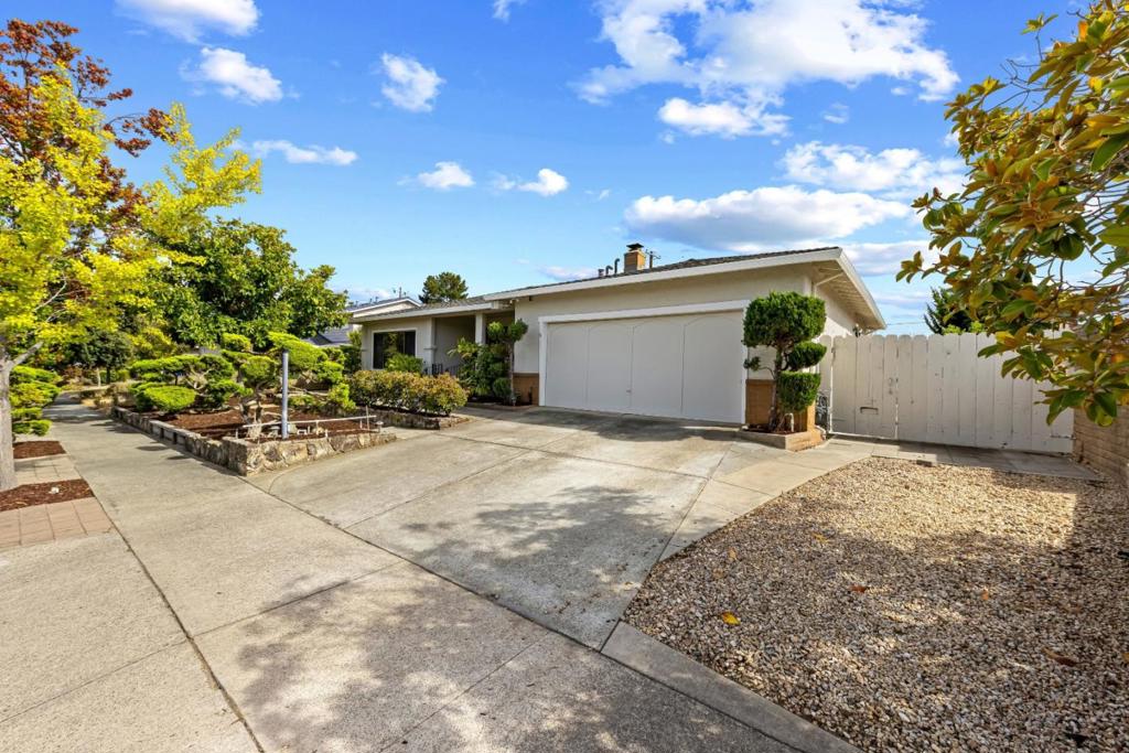 21446 Holly Oak Drive