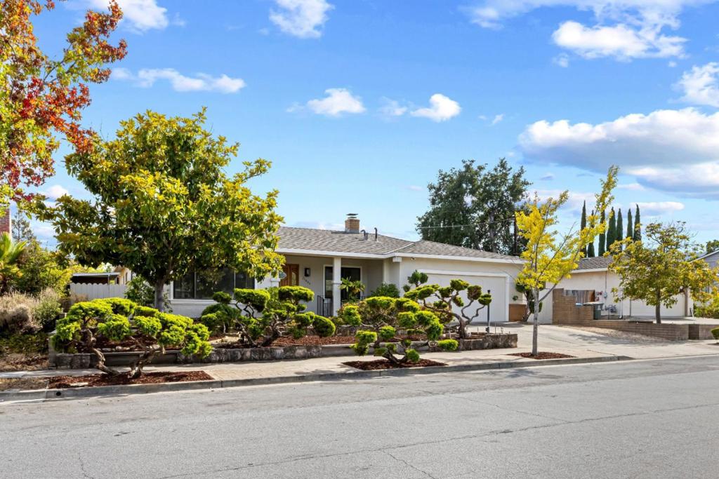 21446 Holly Oak Drive