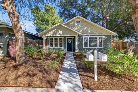 Photo of 242 S Vista Bonita AVE, Glendora, CA 91741 (MLS # CV26233352)