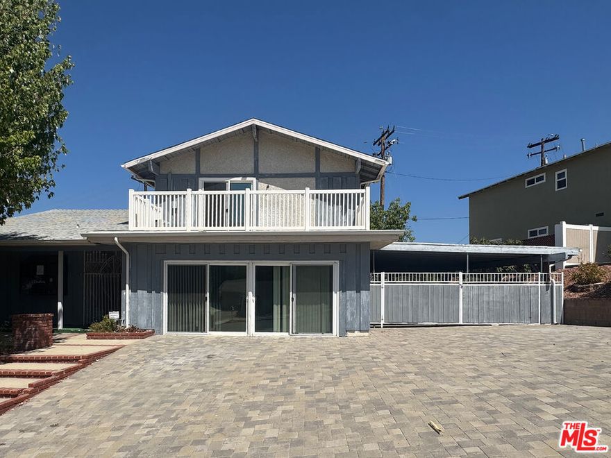 Great Fixer in Simi with pool and views!   Buyer to verify permits and number of rooms. HUD Home Sold "AS IS" Bidding by electronic bid only at www.hudhomestore.gov. FHA case 197-420203.