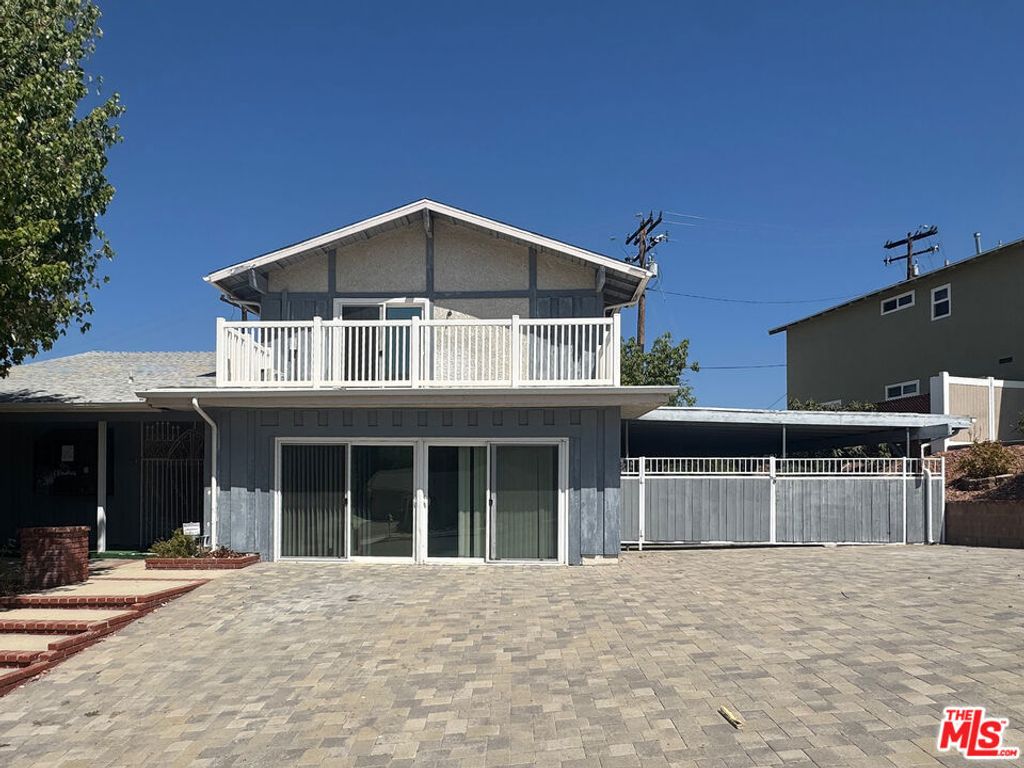 Photo of 766 Wishard Avenue, Simi Valley, CA 93065 (MLS # 25593373)