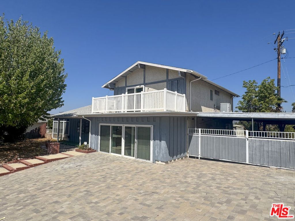 Photo of 766 Wishard Avenue, Simi Valley, CA 93065 (MLS # 25593373)