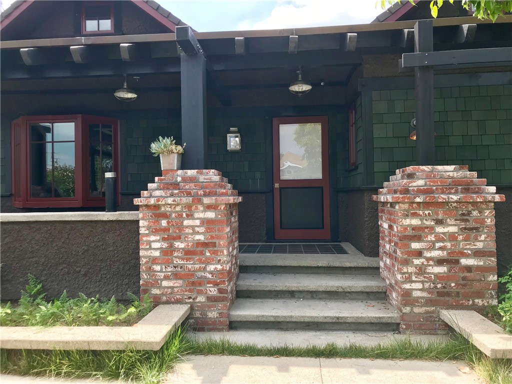 514 W River Street