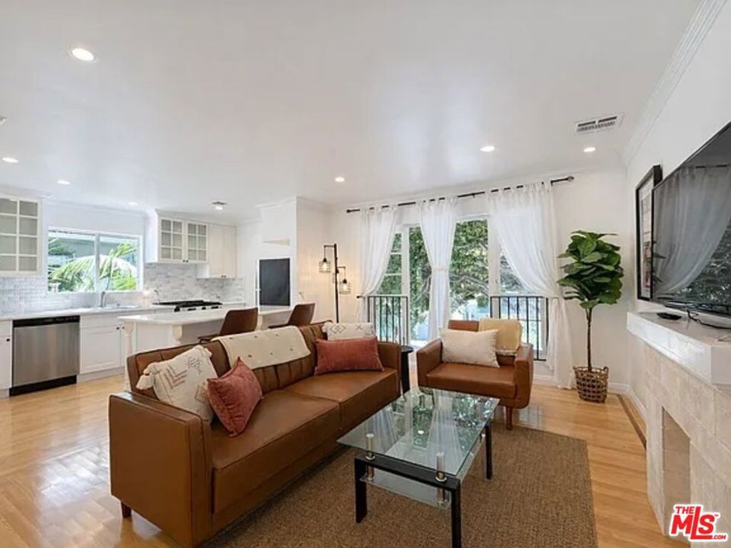 Photo of 1027 20th Street #E, Santa Monica, CA 90403 (MLS # 26712871)