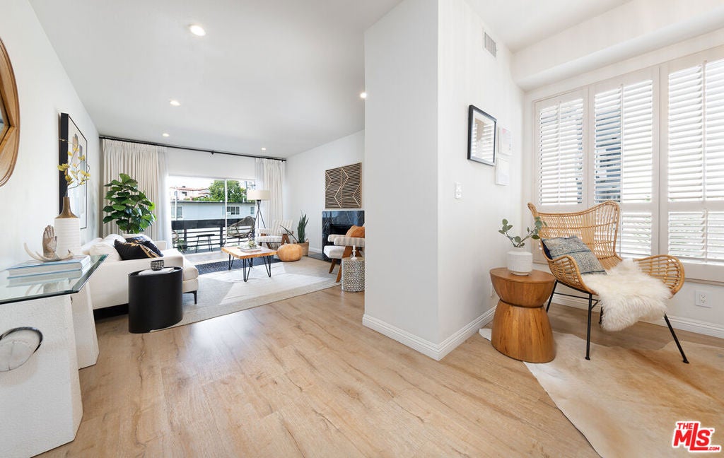 1920 Pandora Avenue 8