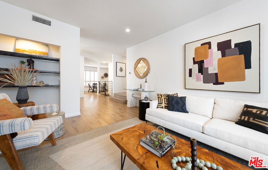 1920 Pandora Avenue 8