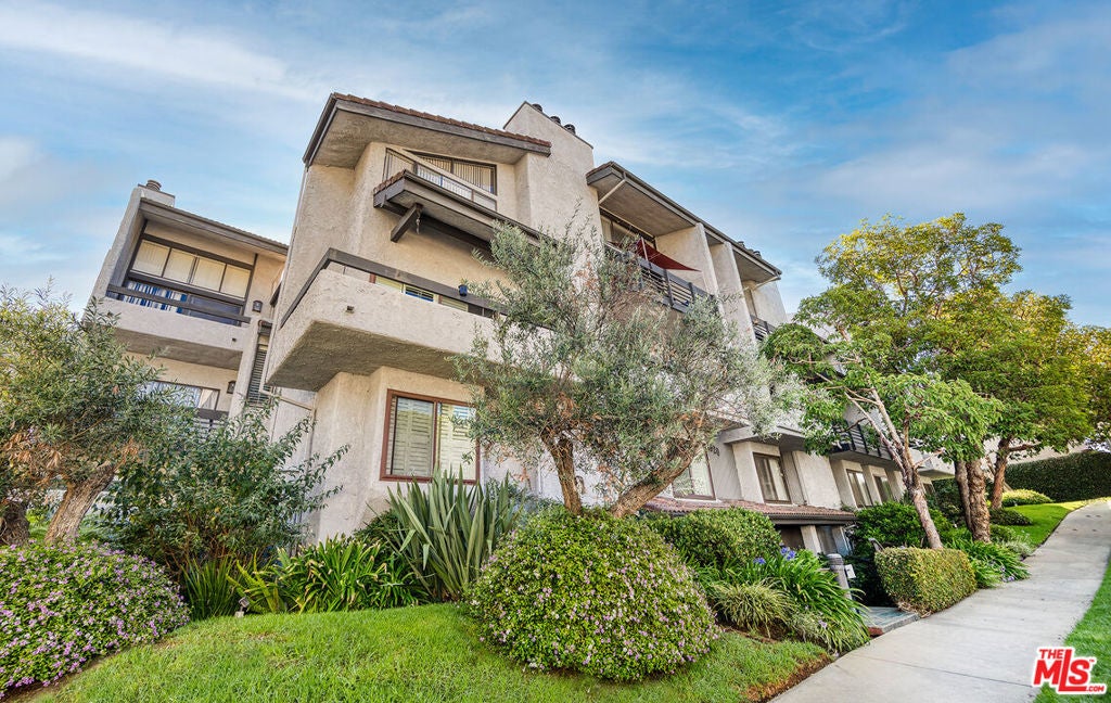 1920 Pandora Avenue 8