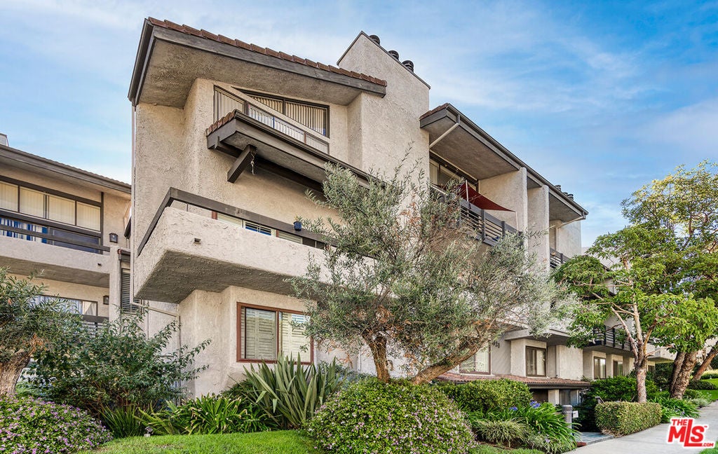 1920 Pandora Avenue 8