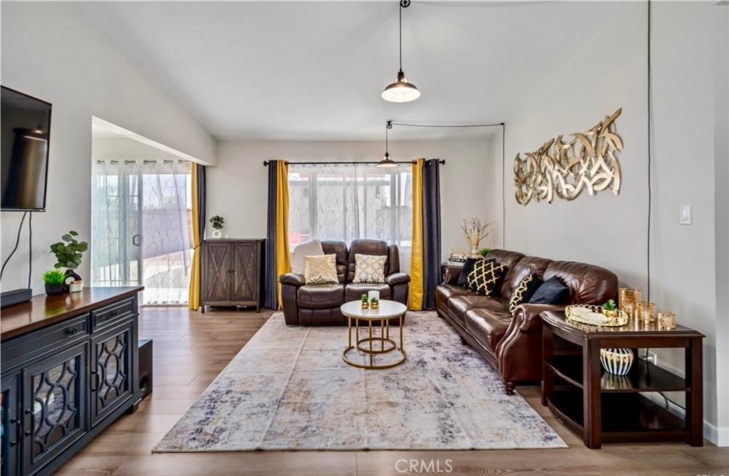 1052 W Avenue J15
