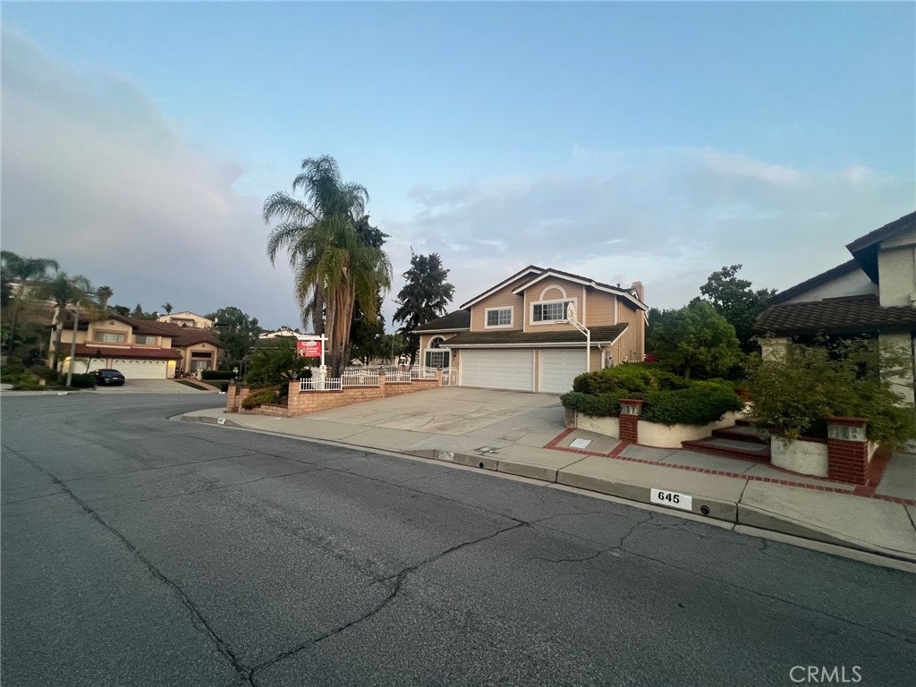 651 Radbury Pl