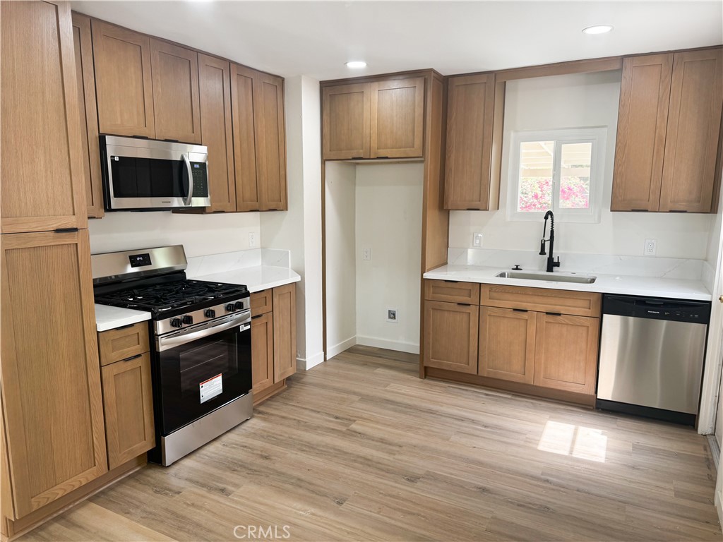 2443 Roxbury Drive N