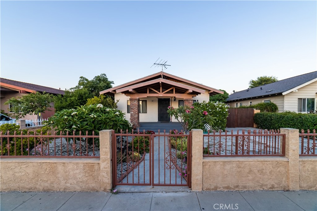 Investors Delight Three-Unit Building in Sunny Long Beach CA** This property is just minutes from the beach and downtown Long Beach, this multi-unit property offers a unique investment opportunity or the perfect live/work arrangement. This sold-as-is building features three distinct units: **3-Bedroom, 1-Bathroom Unit**: This main unit is located at the front of the property and offers a spacious, open layout with modern finishes throughout. The large, well-appointed kitchen and inviting living areas create a perfect cozy family home. With its bright, airy atmosphere and functional design, it provides a comfortable and stylish living experience. **2-Bedroom, 1-Bathroom Unit**: A charming, cozy space perfect for tenants or a smaller family. The unit boasts updated features, ample natural light, and a functional floor plan, ensuring both comfort and convenience. **Owner’s Studio Unit**: A private and well-appointed studio, offering a peaceful retreat with a kitchenette, full bath, closet, and space to live comfortably while being steps from your rental income potential. Property includes two oversized two car garages with alley access and units above. Buyer can check with the city as there is a potential to add additional units for a potential 4 units.
Enjoy the best of coastal living, w/ the beach, dining, shopping, and entertainment. Whether you're looking to expand your investment portfolio or live in one unit while renting the others, this property offers endless possibilities. Don't miss out on this incredible opportunity in one of Long Beach’s most desirable locations.