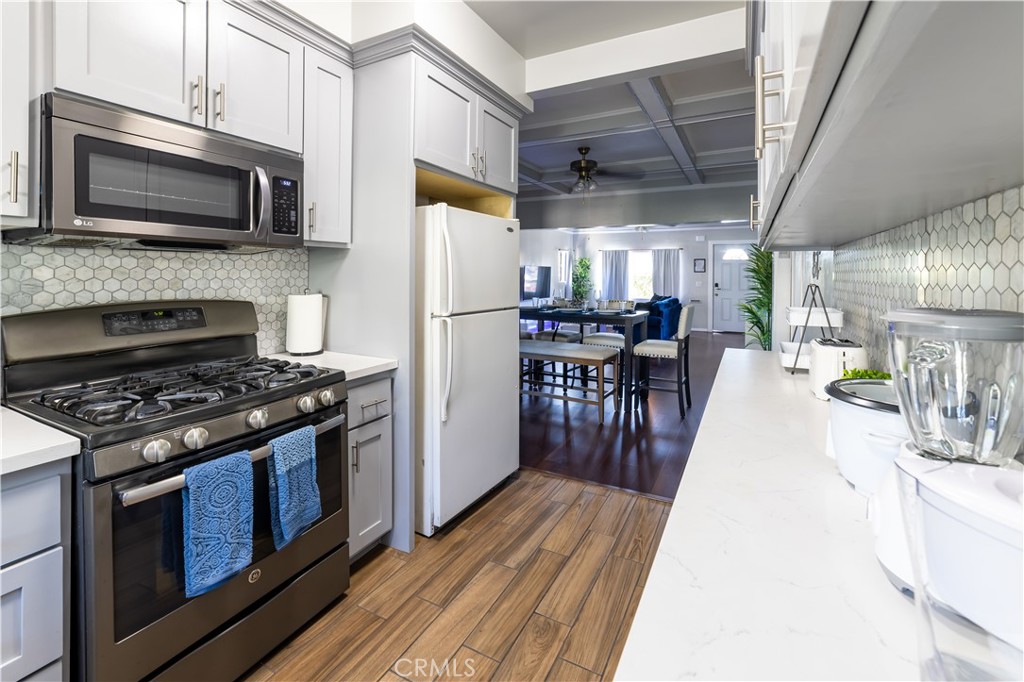 920 Cerritos Avenue