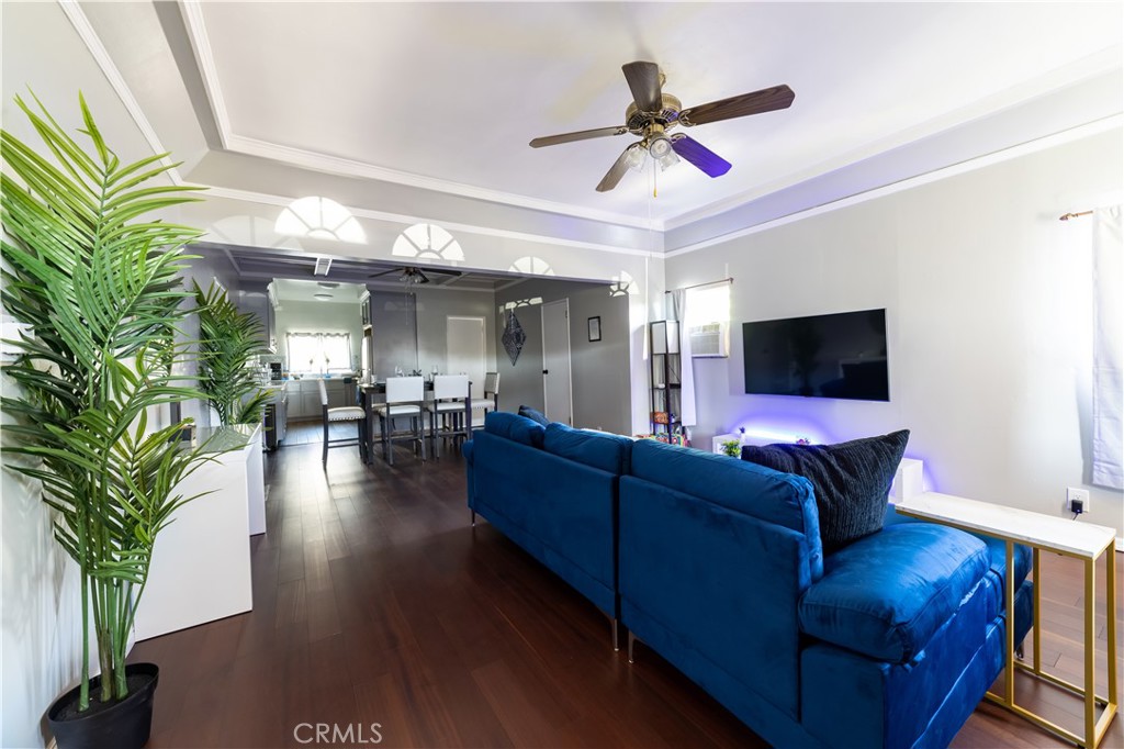 920 Cerritos Avenue