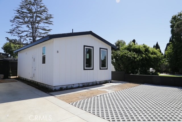 Brand New Studio in Westside Costa Mesa – Private Patio & In-Unit Laundry!
Be the first to call this beautifully built studio home! Located in the vibrant Westside Costa Mesa neighborhood, this brand-new 500 sq ft unit offers modern finishes, thoughtful design, and effortless coastal living.
Enjoy a full kitchen with brand new stainless steel appliances, quartz countertops, and custom cabinetry. The open floor plan is bright and airy, featuring high ceilings and plenty of natural light. A private patio extends your living space outdoors — perfect for morning coffee or evening relaxation.
This studio includes a full-size washer and dryer, split-system A/C, and energy-efficient lighting. Located in a quiet residential area just minutes from local hotspots, shopping, restaurants, and the beach.
Available now – don’t miss this rare opportunity to rent brand new construction in one of Costa Mesa’s most desirable neighborhoods!